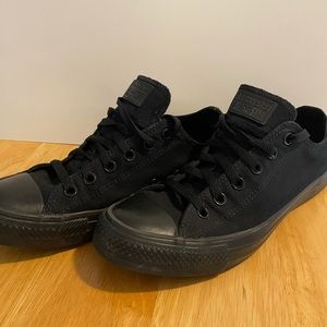 Women’s all black converse